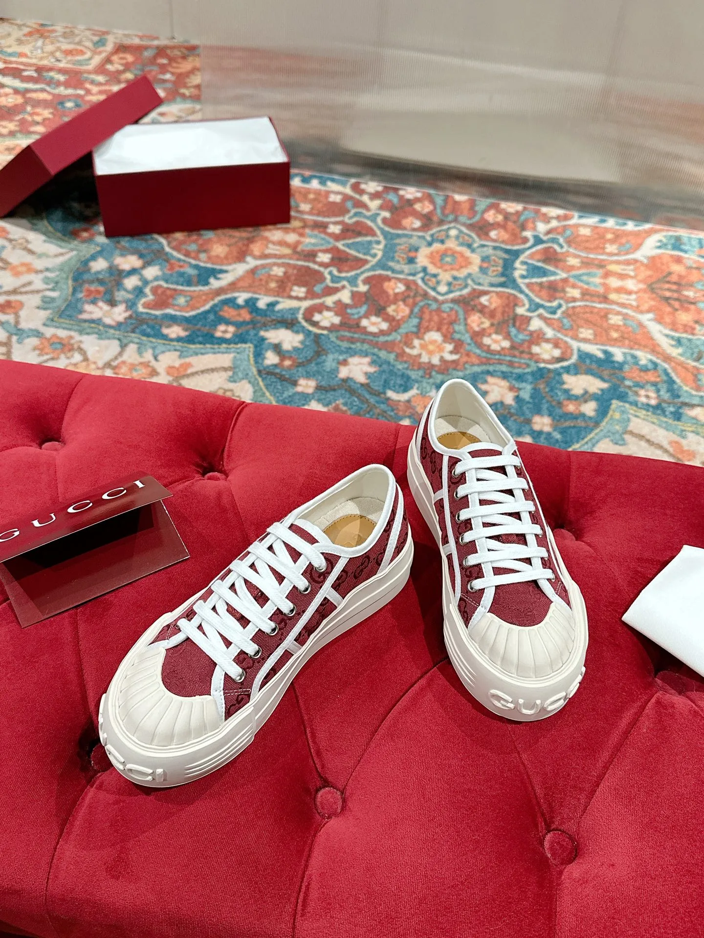 👟👟Ex-factory price 520👟👟 Women's models are new🆕 Arrival Gucci tennis 1977 classic Loft series canvas shoes... 2025 hot recommended model, G+1977×Disney cooperation series... GG canvas is made of finished products and incorporates brand elements. The retro style is rich, the classics and feelings are perfect for recall! Each color fabric developed by the original version is customized by the original version, and we pursue the ultimate in large-scale products! Market-level top version ⚠ Fabric: Customized GG cloth electric embroidery/5D washed distressed canvas Lining: Customized terry cloth lining (the feet are fitted and cannot be disassembled) Outsole: Original molded TPU two-color outsole Size: 35-40 (41 customized)